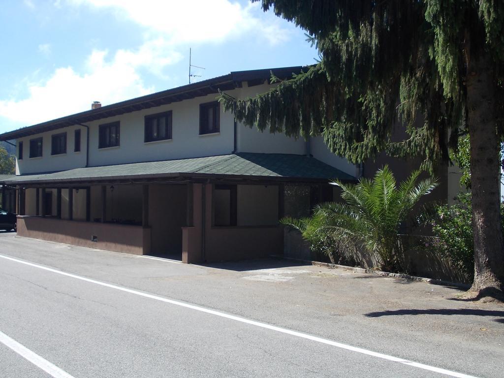 Agrihotel Papaya San Pietro Apostolo Exterior foto