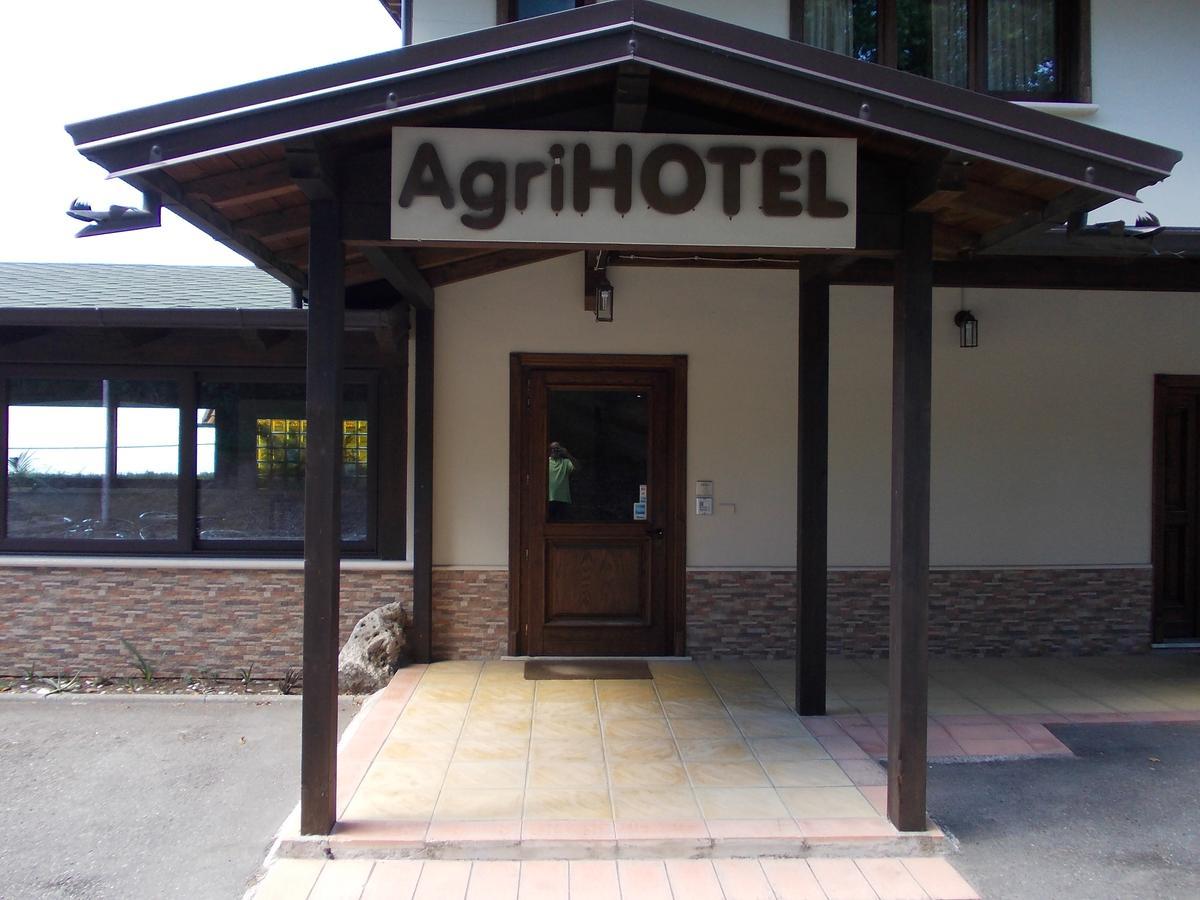 Agrihotel Papaya San Pietro Apostolo Exterior foto